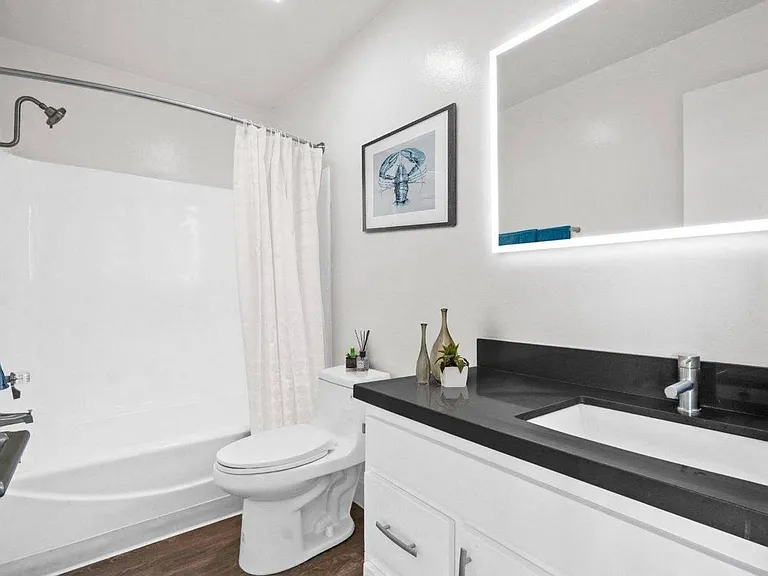 Palm Capri Apartments — Photo 19