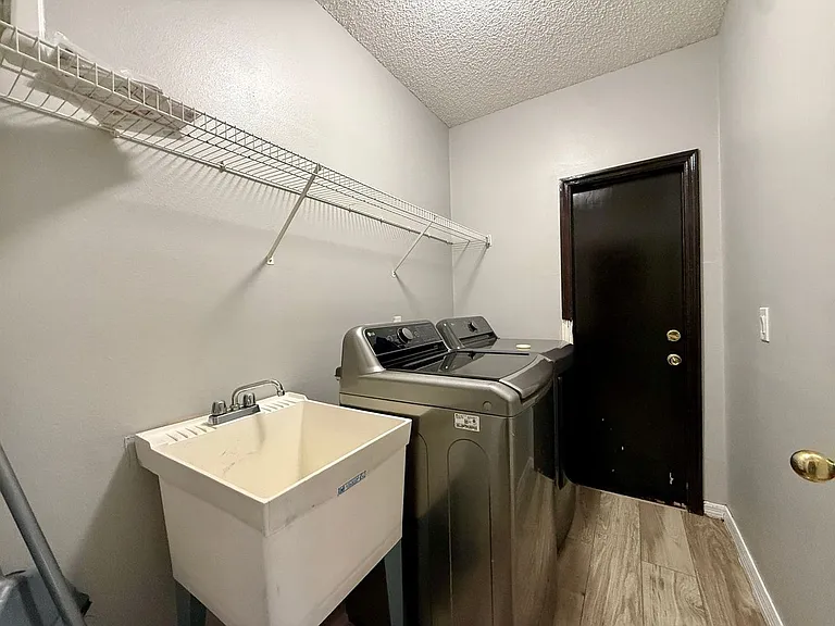 677 Elbridge Dr — Photo 4