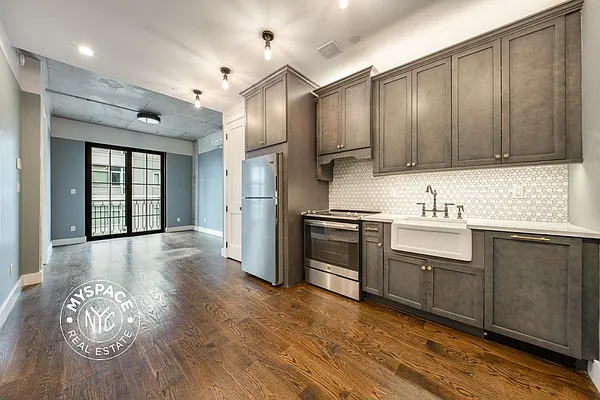 Rented by MySpaceNYC | media 114