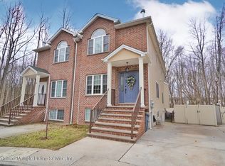 32 Moreno Ct, Staten Island, NY 10309
