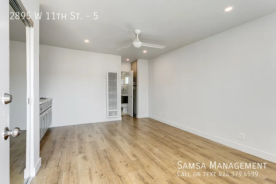 Cozy 1bd/1ba with Parking in Koreatown! (2895-5) — Photo 1