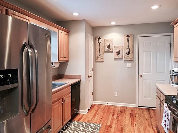 4th image of 135 Lost River Ln