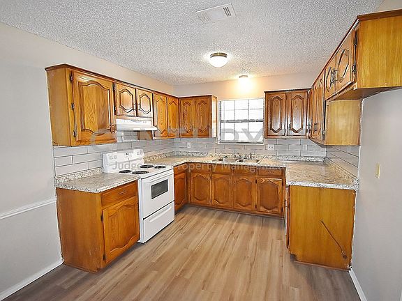 3rd image of 438 Finch Dr