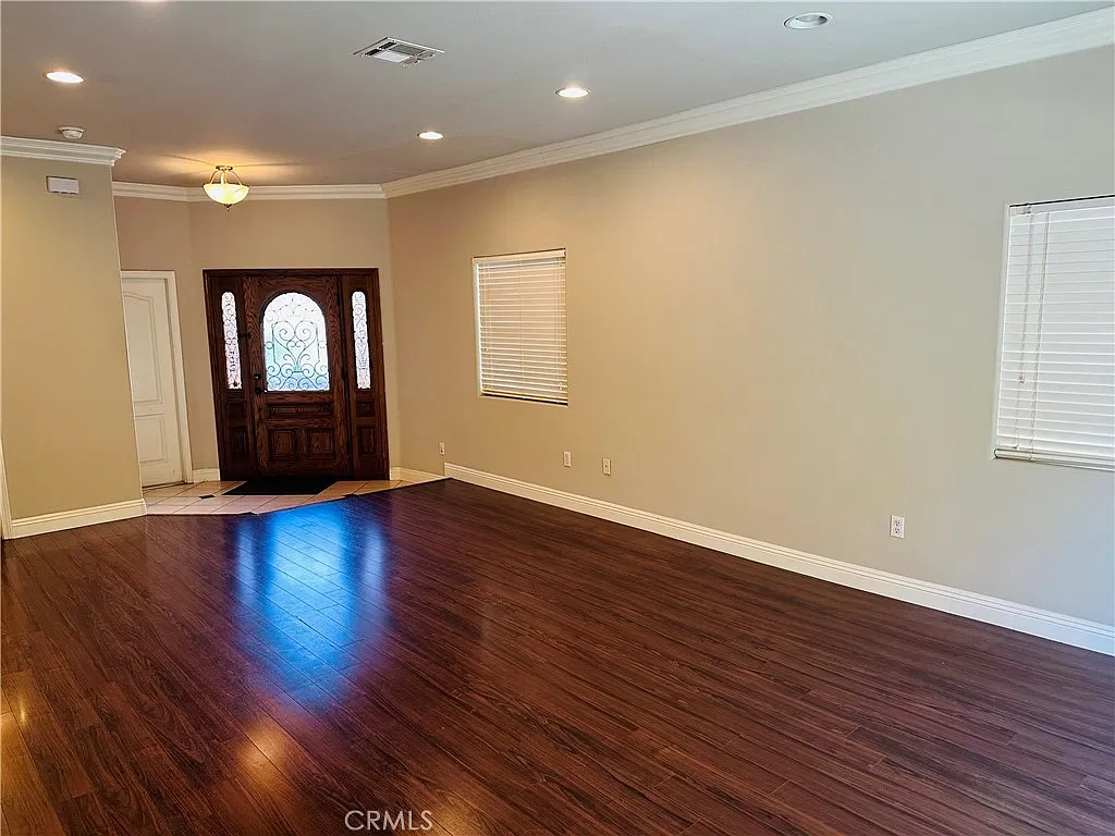 4 bed, 1862 sqft, $3,700 — Photo 3