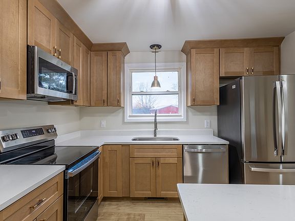 5th image of 205 Hazelnut Ct