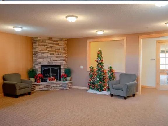 2nd image of 1590 Parkwood Dr APT 317