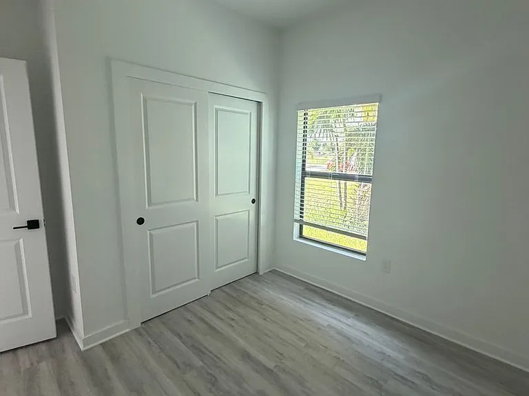 2210 Wayne Ave S — Photo 6