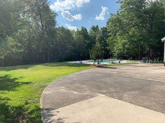 3rd image of 1105 Woodland Dr