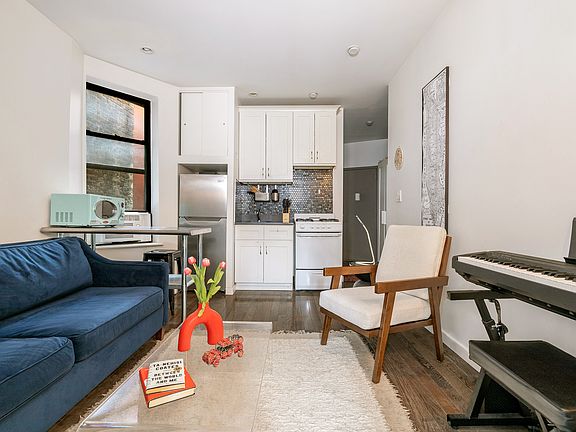 4th image of 108 Stanton St APT 3B