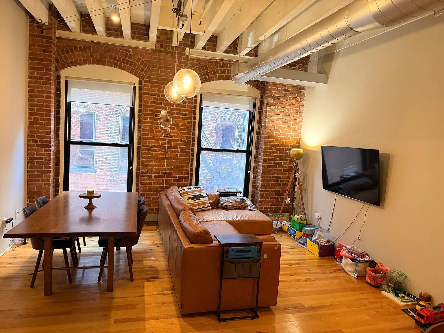 2 bed, 1055 sqft, $4,500 — Photo 3