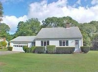 46 English St, East Falmouth, MA 02536