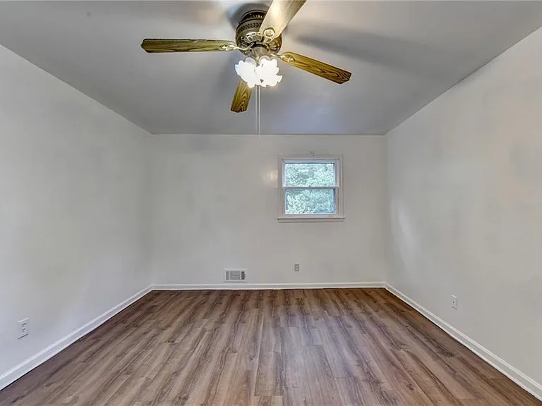 268 Allen Ct SW — Photo 39