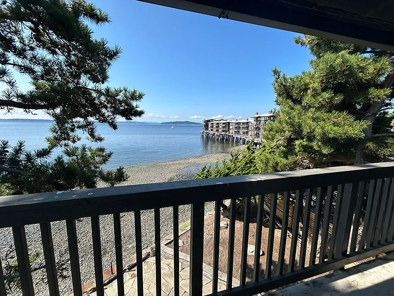 3801 Beach Dr SW — Photo 14