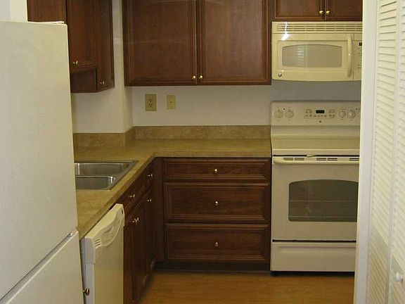 5th image of 300 Lake Marina Ave APT 12BE