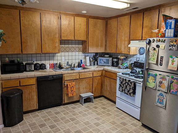 3rd image of 6434 Woodward Dr #D