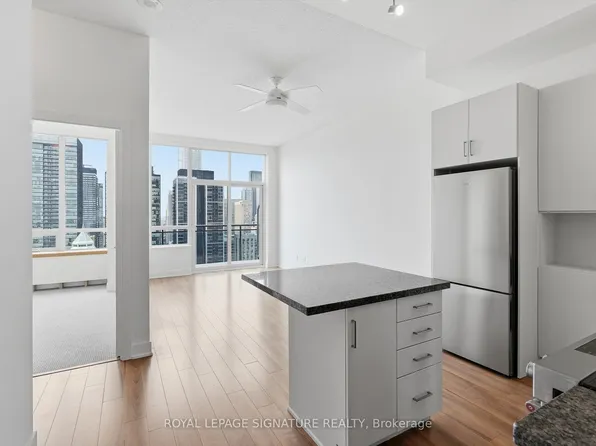 28 Linden St #Penthouse 7, Toronto, ON M4Y 0A4