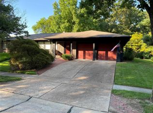 850 Sugar Hill Dr, Ballwin, MO 63021