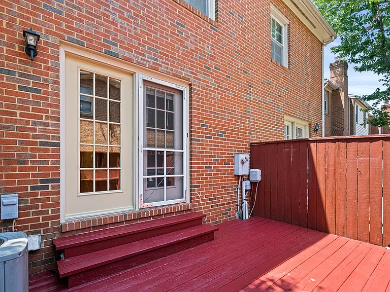 1141 N Vernon St — Photo 23