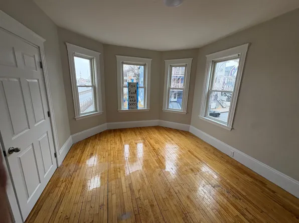 14 Maine Ave #1, Somerville, MA 02145