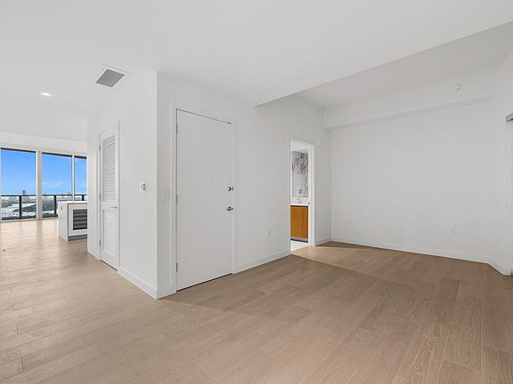 2nd image of 1400 Biscayne Blvd #4003