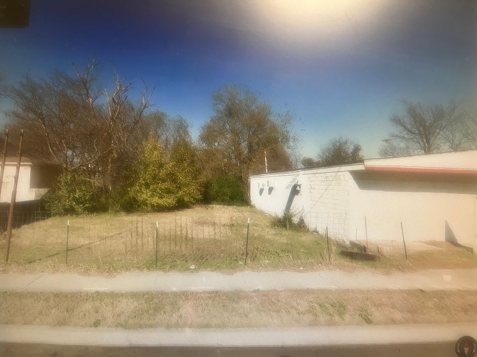 2nd image of 1123 E Apache St