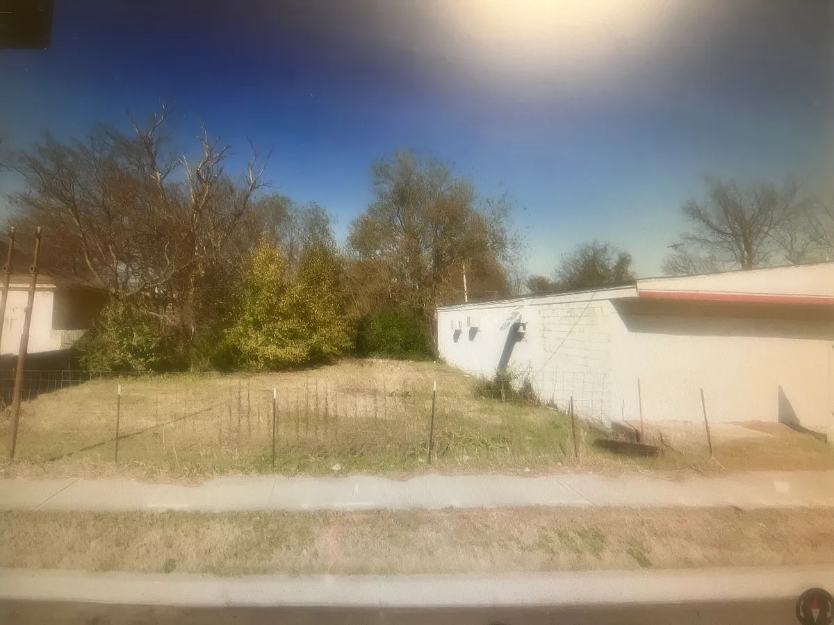 Building Photo - 1123 E Apache St