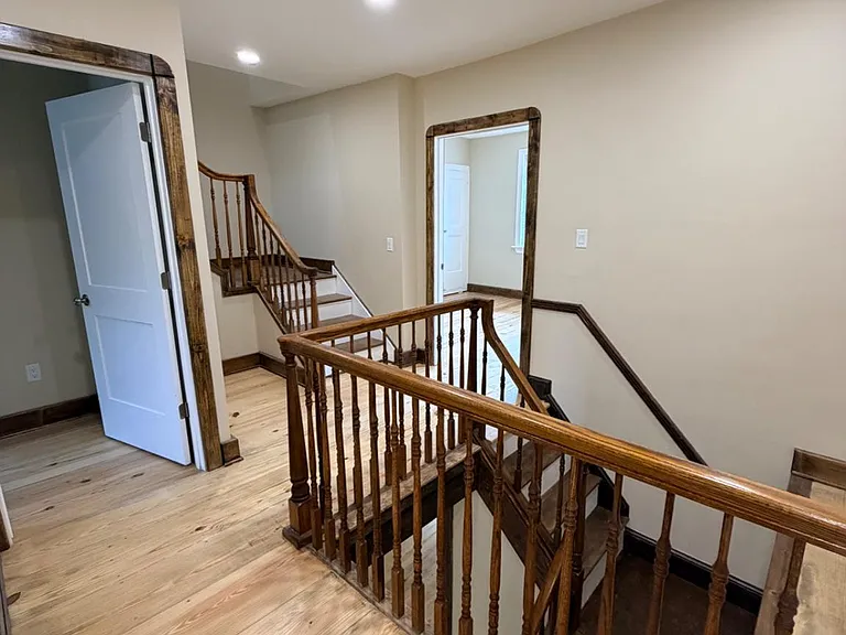 121 E Union St — Photo 26