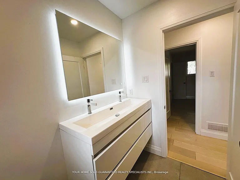 36 Queen St #MAIN FLOOR — Photo 11