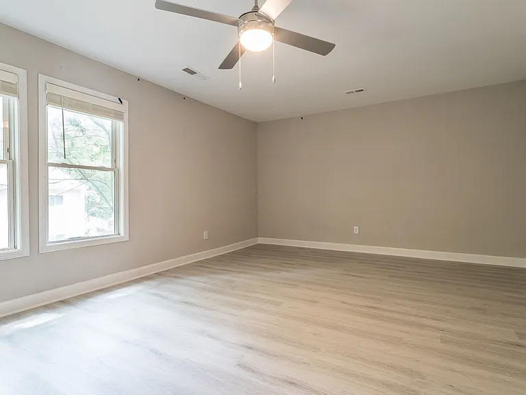 428 Bashford Rd — Photo 3