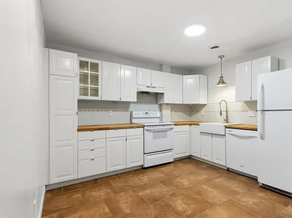 96 Old Colony Ave #234, Taunton, MA 02780
