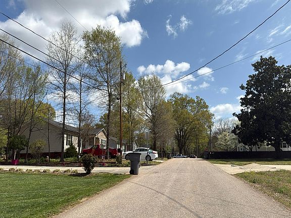 5th image of 102 Springway Dr