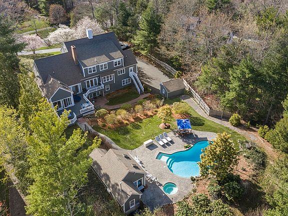 2nd image of 35 Pokanoket Ln
