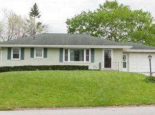 1155 Longview Dr, Marion, IA 52302