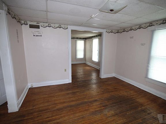 2nd image of 108 W Grimes St