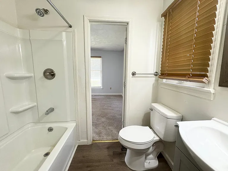 102 Hunters Trl W — Photo 14