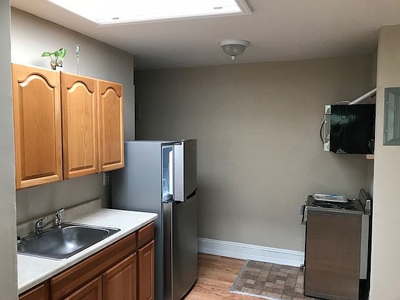 4th image of 5331 Woodside Ave APT 2R