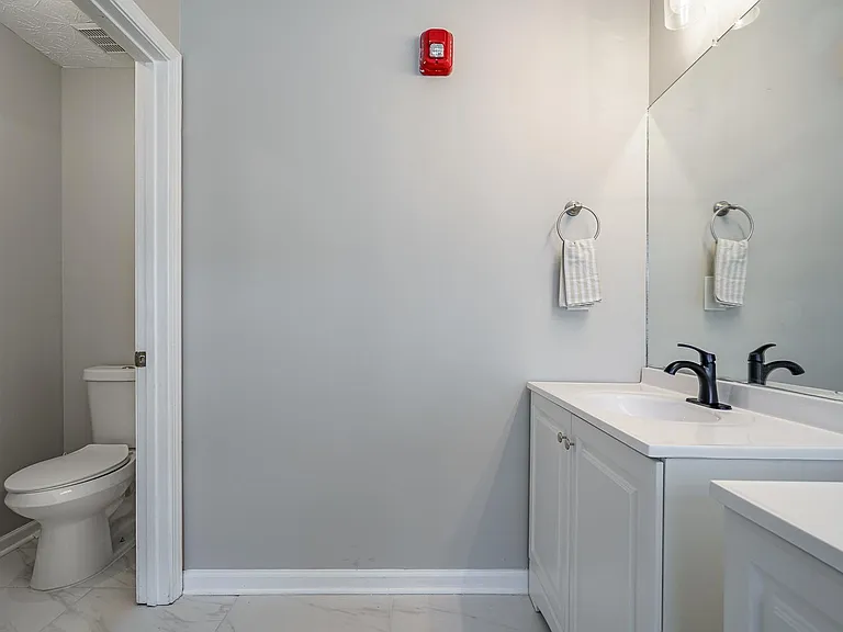 Creekview Dr — Photo 6