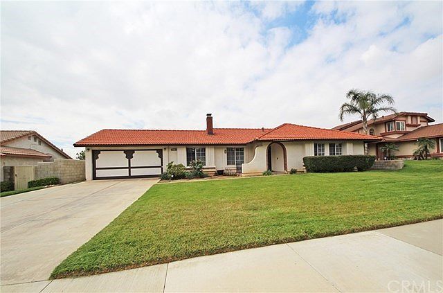 Lovely single story home on a cul-de-sac street in a great neighborhood in Rialto!