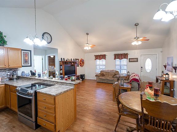 4th image of 126 Pine Dr