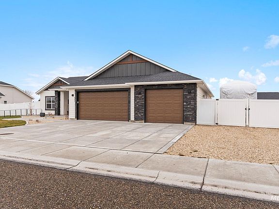 3rd image of 642 Clear Spring St