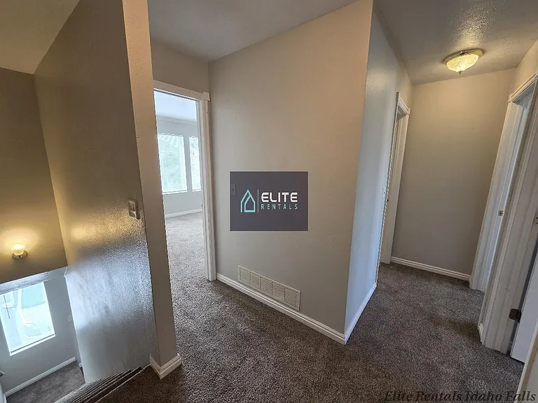 3530 Greenfield Dr — Photo 10