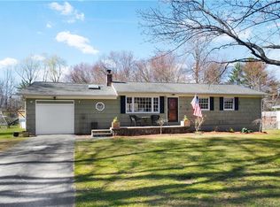 6 Appleblossom Ln, Newtown, CT 06470