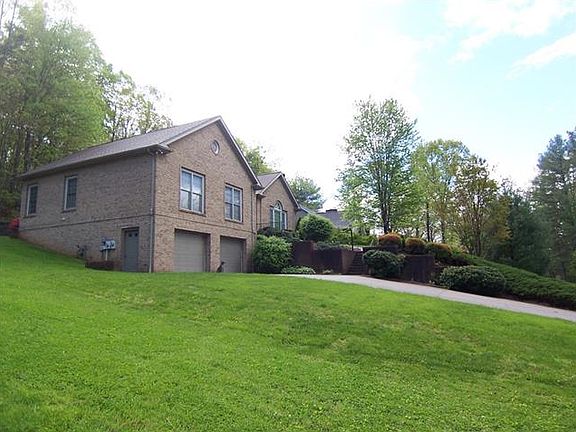 5th image of 1014 Wellington Ct
