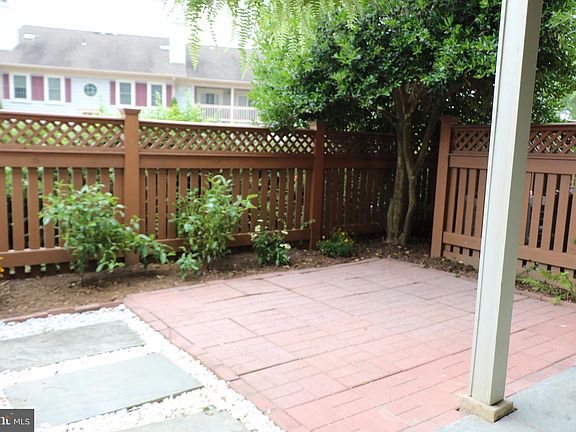 3rd image of 6072 Essex House Sq
