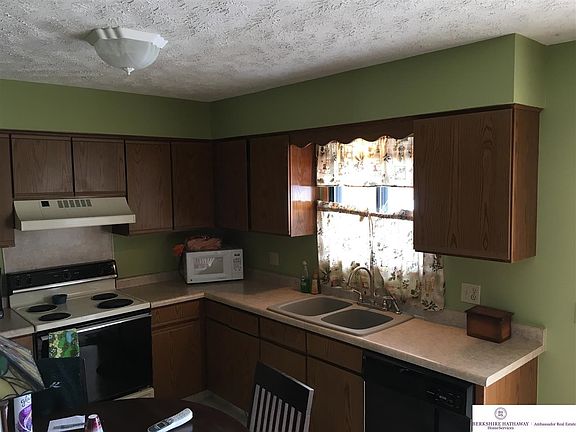 5th image of 8119 Vernon Ave