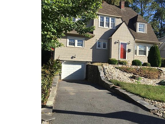 3rd image of 409 Hillcrest Ave
