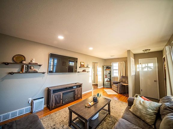 4th image of 1511 22nd St NW