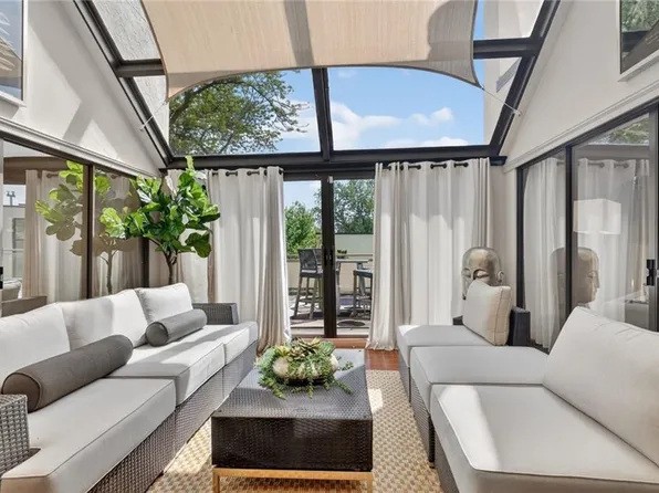 4567 Walnut St, Kansas City, MO 64111