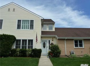 50 Crescent Cir, Holbrook, NY 11741