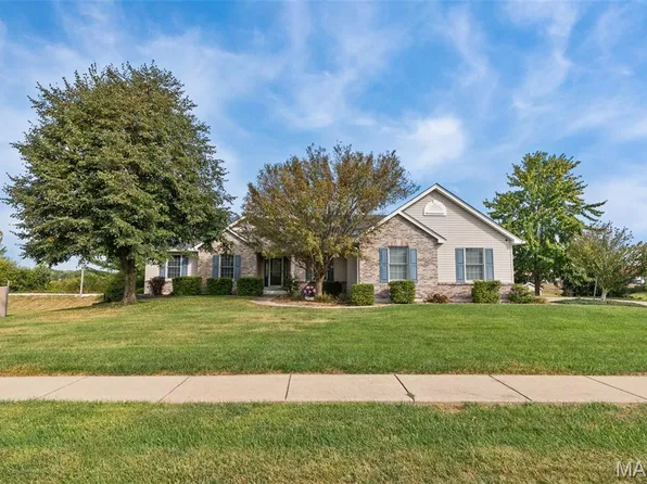 1044 Highland Estates Dr, Wentzville, MO 63385